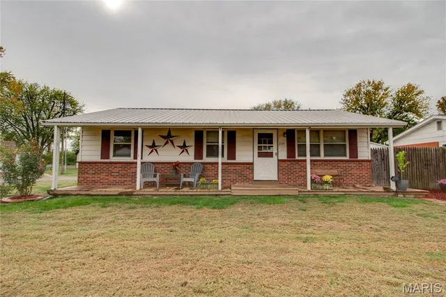 $129,900 | 223 Cindy Street, Brighton, IL 62012