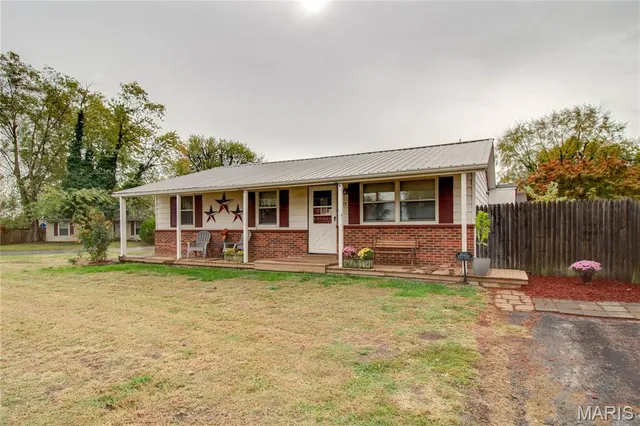 $129,900 | 223 Cindy Street, Brighton, IL 62012