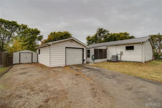 $129,900 | 223 Cindy Street, Brighton, IL 62012