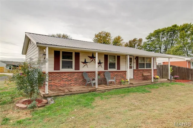 $129,900 | 223 Cindy Street, Brighton, IL 62012