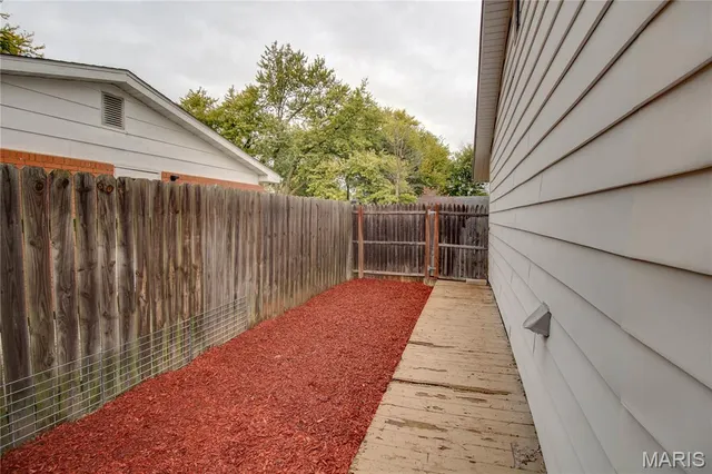 $129,900 | 223 Cindy Street, Brighton, IL 62012