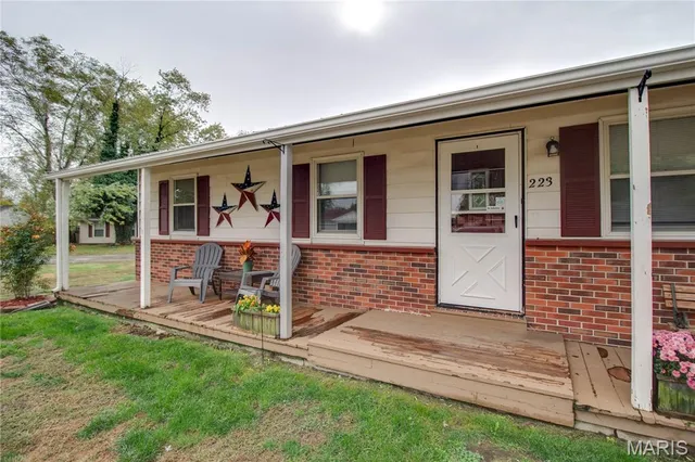 $129,900 | 223 Cindy Street, Brighton, IL 62012