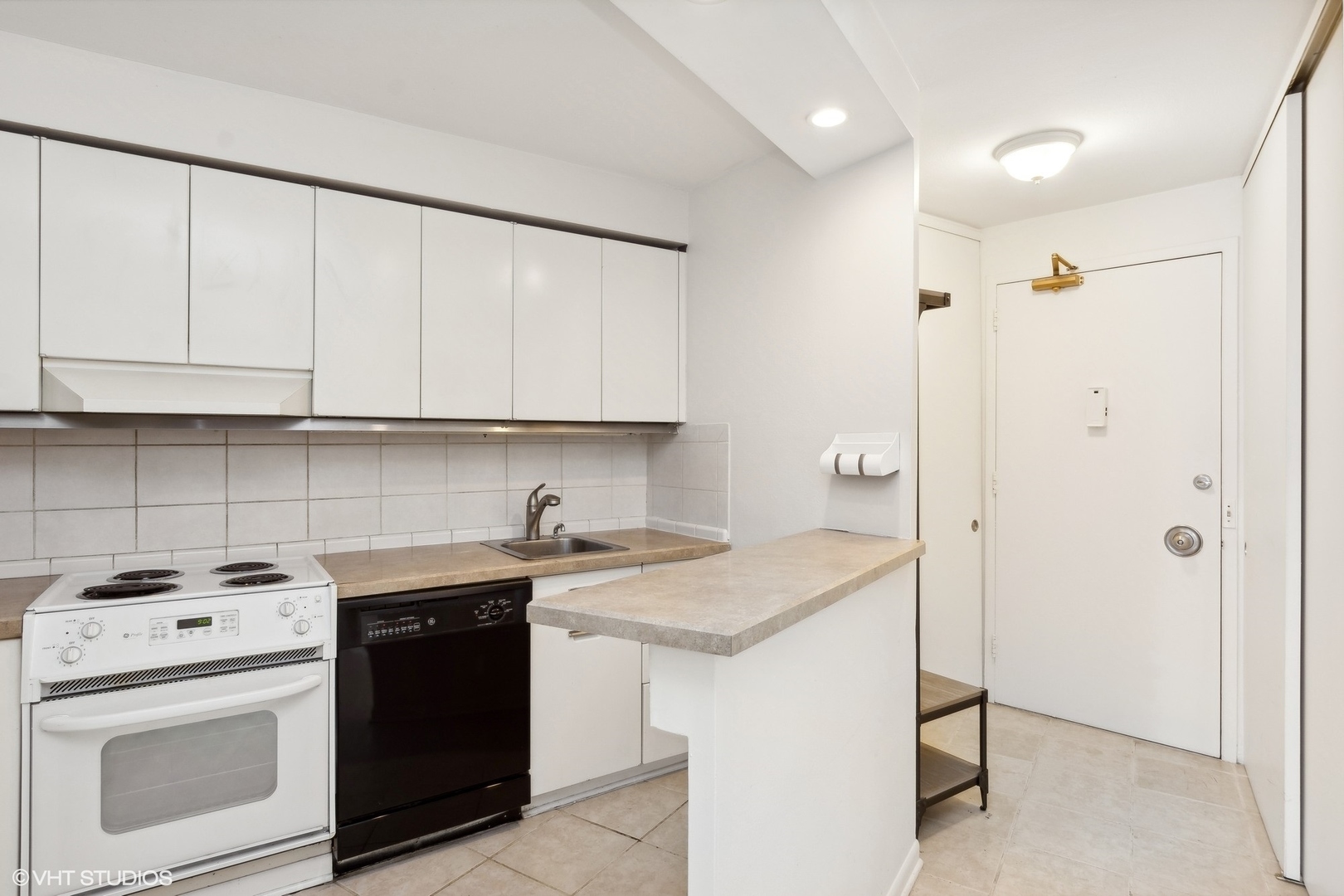 300 North State Street, Unit 4606 Chicago, IL 60654 - Photo 6 of 15 a kitchen with a sink and cabinets