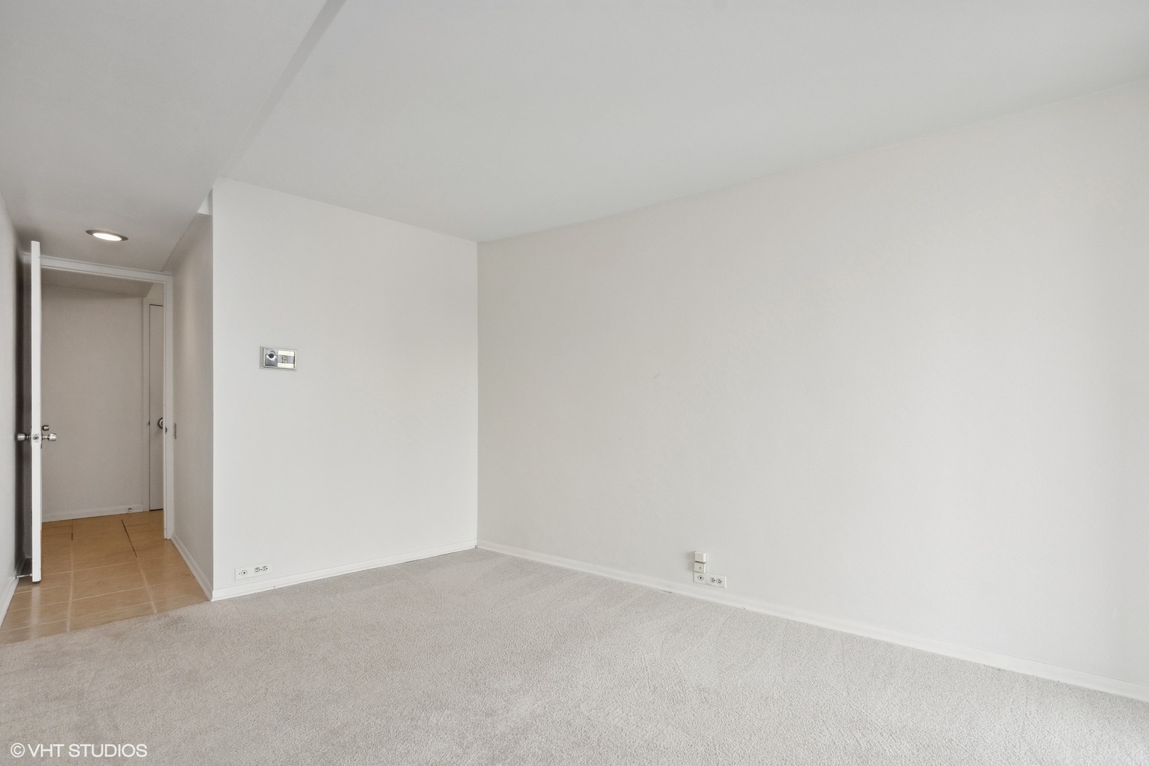300 North State Street, Unit 4606 Chicago, IL 60654 - Photo 8 of 15 a view of an empty room