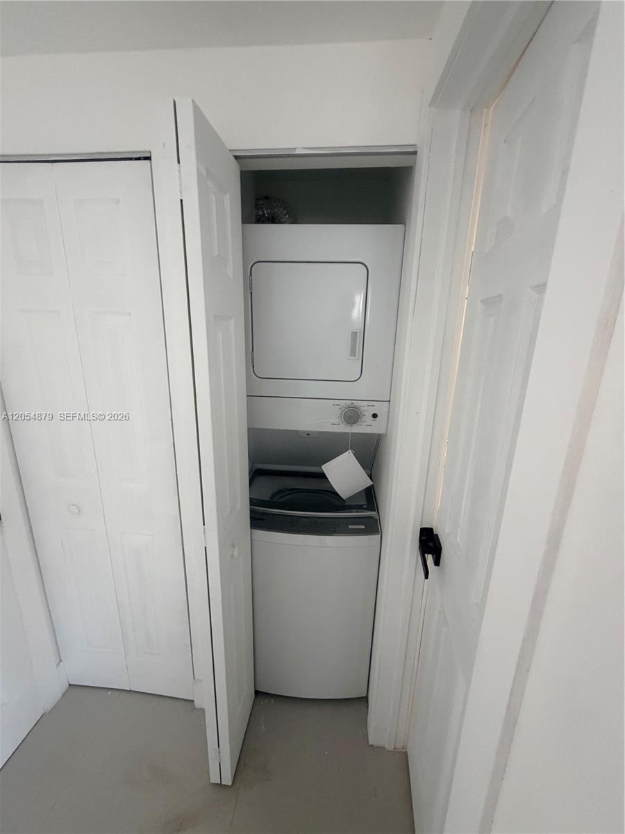 43 William Road, Unit 3 West Park, FL 33023 - Photo 5 of 9