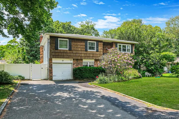 $599,900 | 4 Dogwood Avenue, Farmingville, NY 11738