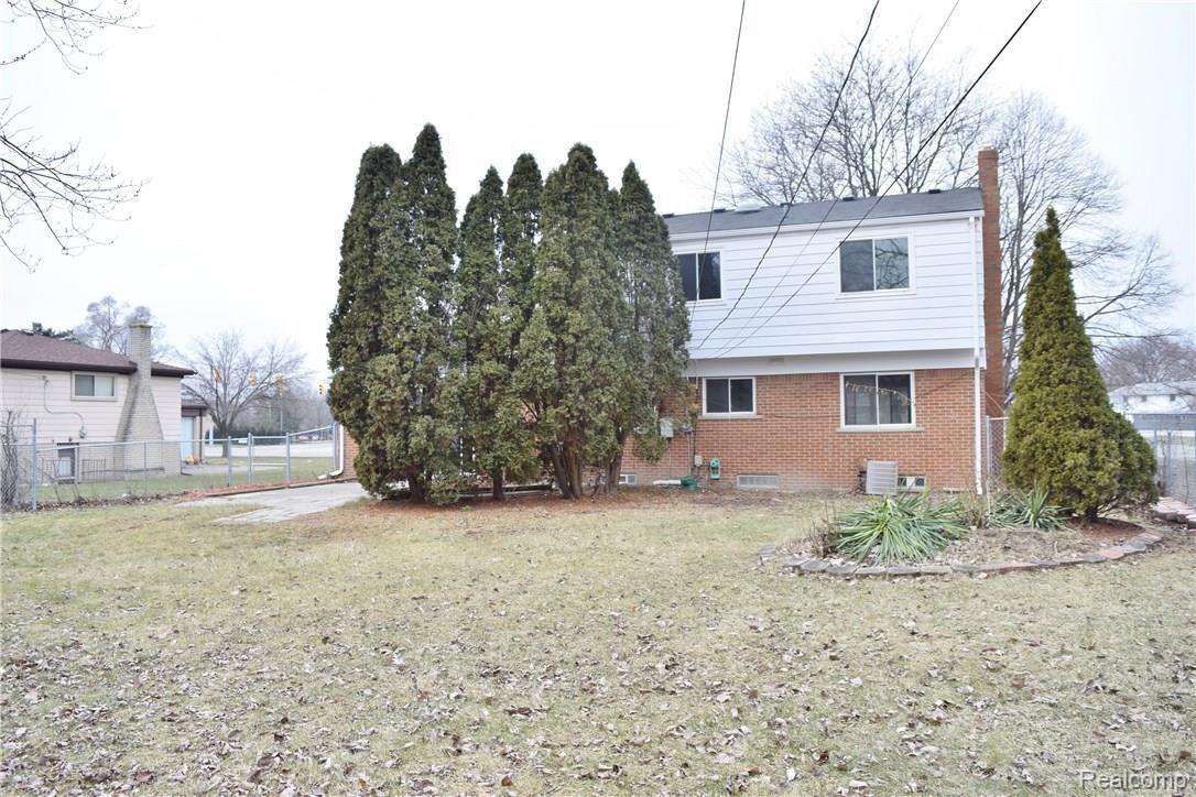 27900 Lahser Road Southfield, MI 48076 - Photo 52 of 55 DSC_1208.JPG