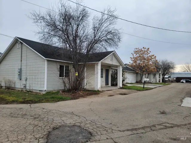 $349,000 | 1324-1328 North Flamingo Court, Nampa, ID 83651