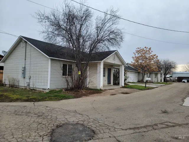 $349,000 | 1324-1328 North Flamingo Court, Nampa, ID 83651