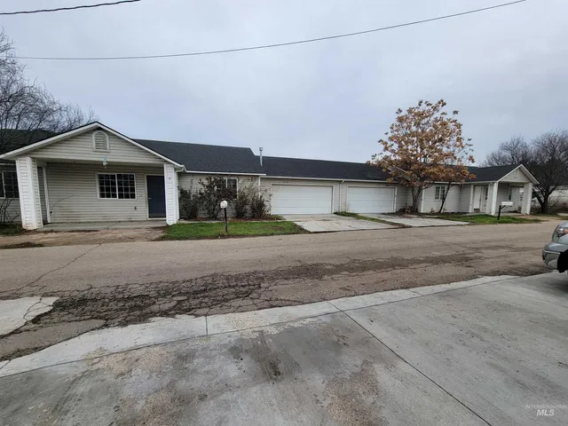 $349,000 | 1324-1328 North Flamingo Court, Nampa, ID 83651