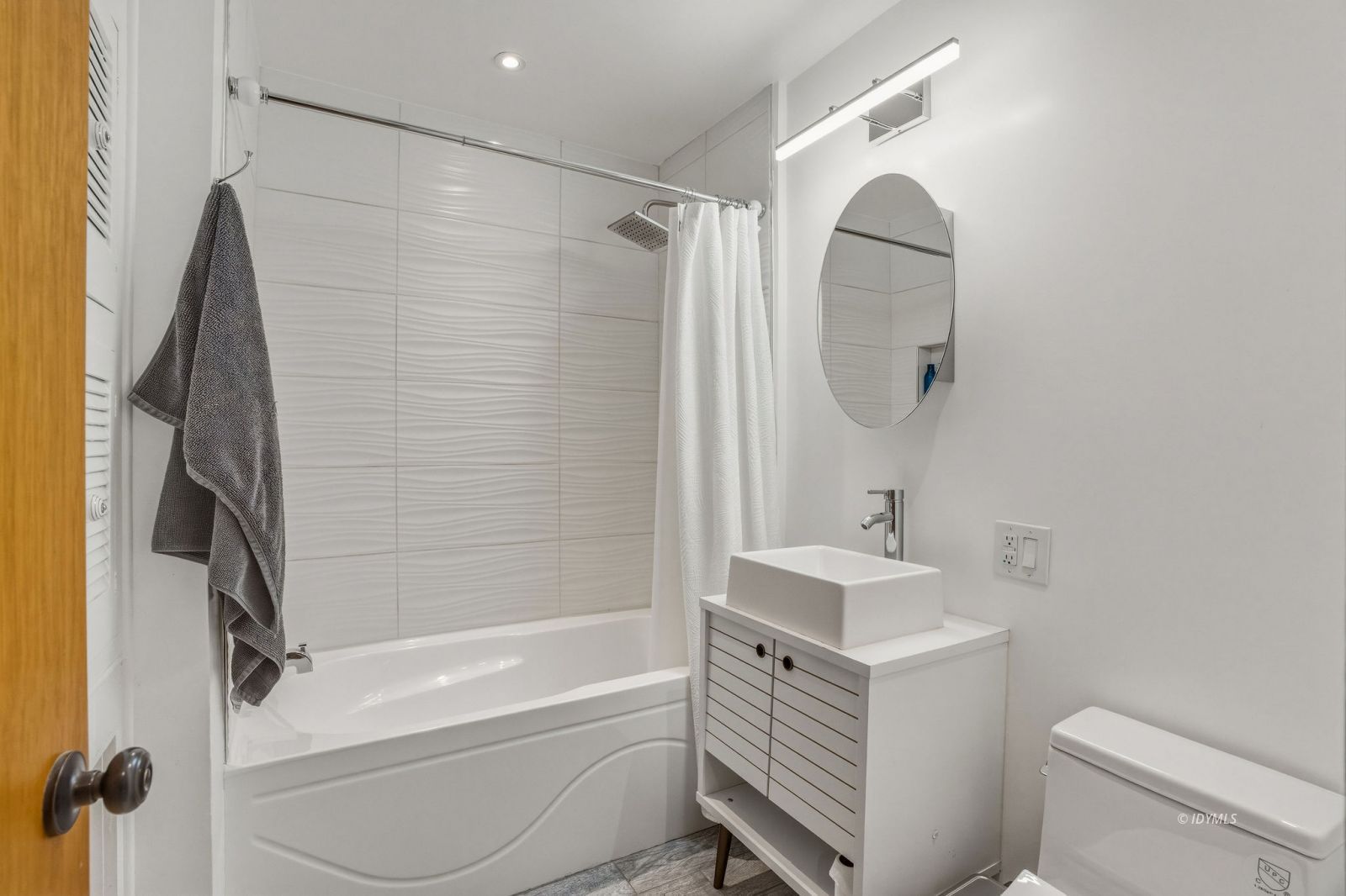 25106 Rim Rock Road Idyllwild, CA 92549 - Photo 22 of 71 Full Guest bath
