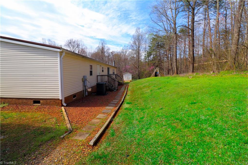 1892 Doss Road Danbury, NC 27016 - Photo 3 of 27