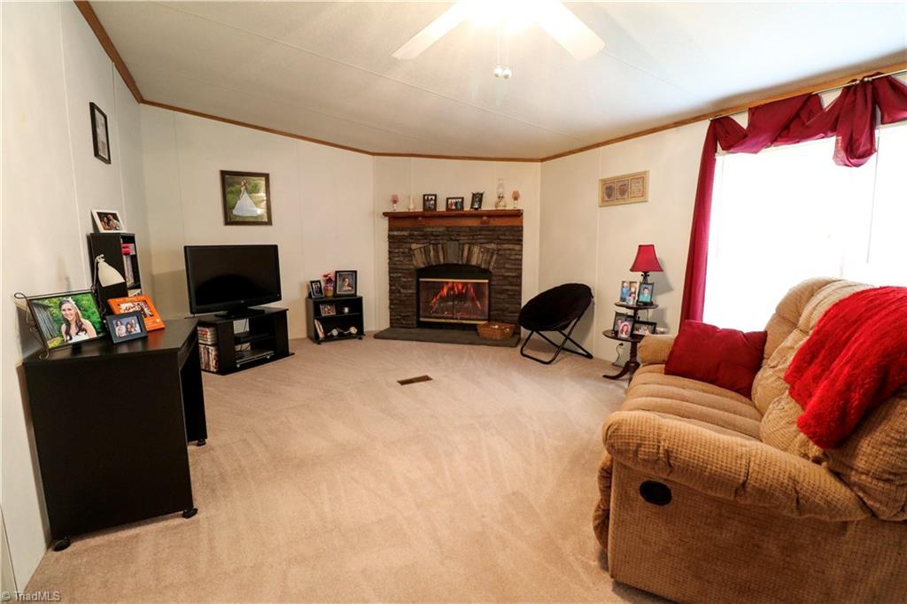 1892 Doss Road Danbury, NC 27016 - Photo 5 of 27