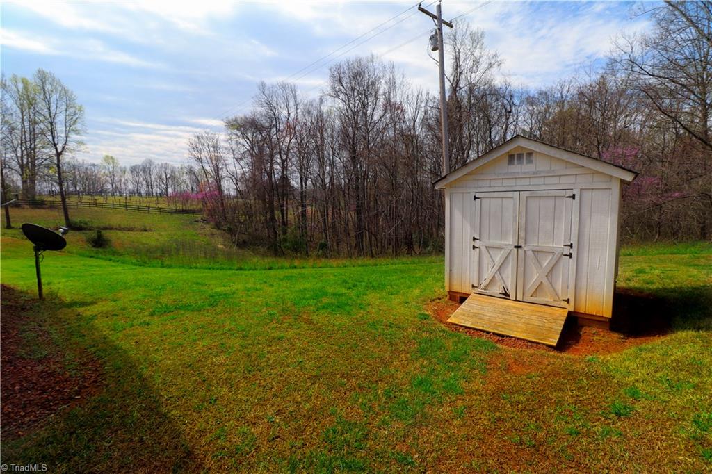 1892 Doss Road Danbury, NC 27016 - Photo 9 of 27