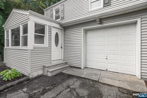 $3,200 | 34 Oak Street, Bloomingdale, NJ 07403