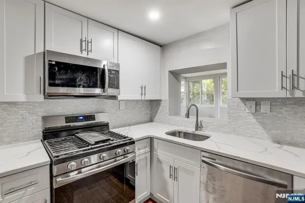 $3,200 | 34 Oak Street, Bloomingdale, NJ 07403