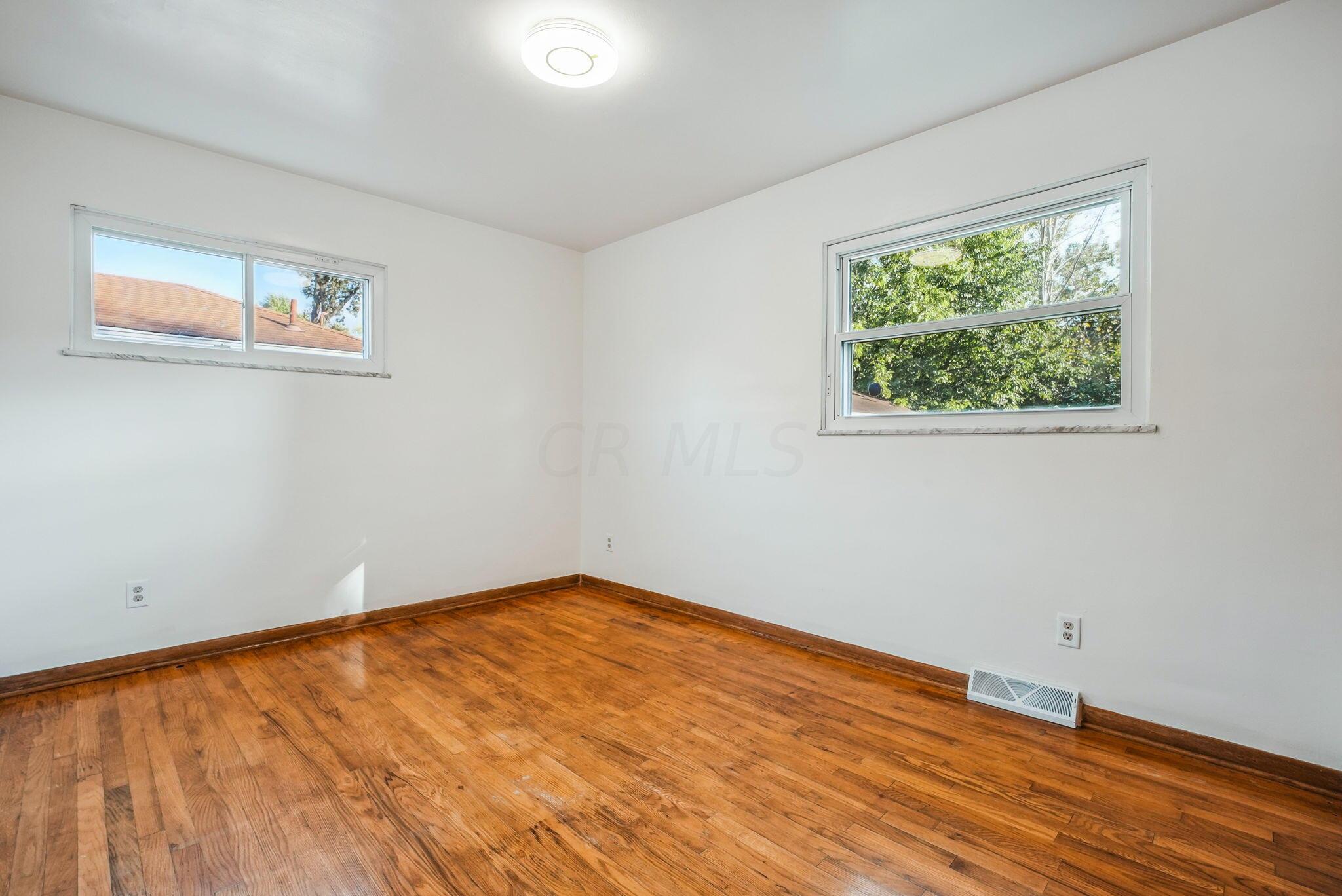1611 Sale Road Columbus, OH 43224 - Photo 16 of 33 8-web-or-mls-1611-sale-rd