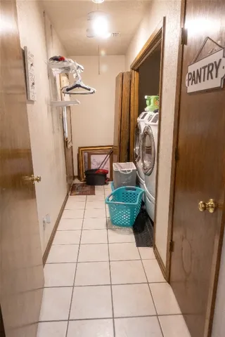 a view of utility room