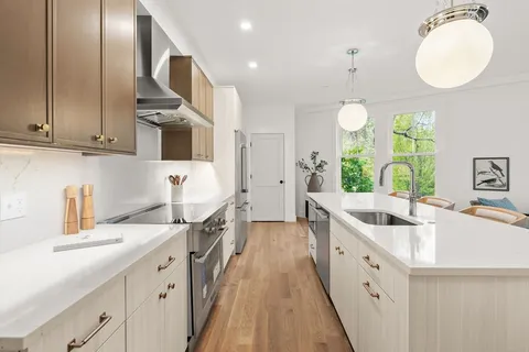 $899,000 | 6 Dellmore Road, Unit 3, Boston, MA 02131