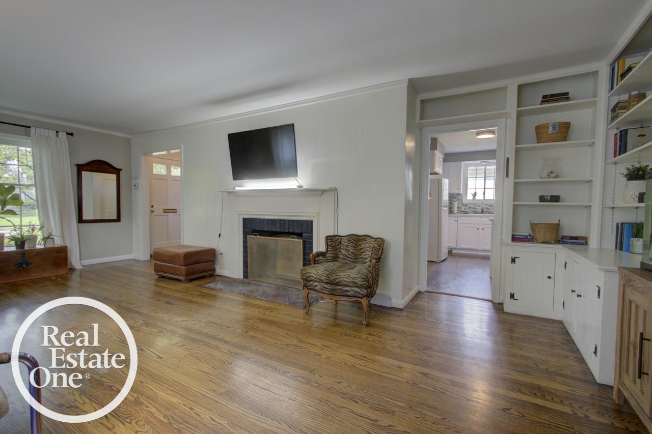 212 Moross Road Grosse Pointe Farms, MI 48236 - Photo 7 of 47