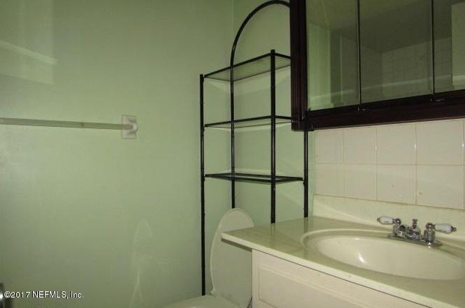 1569 El Prado Road, Unit 2 Jacksonville, FL 32216 - Photo 14 of 16 2nd BATHROOM