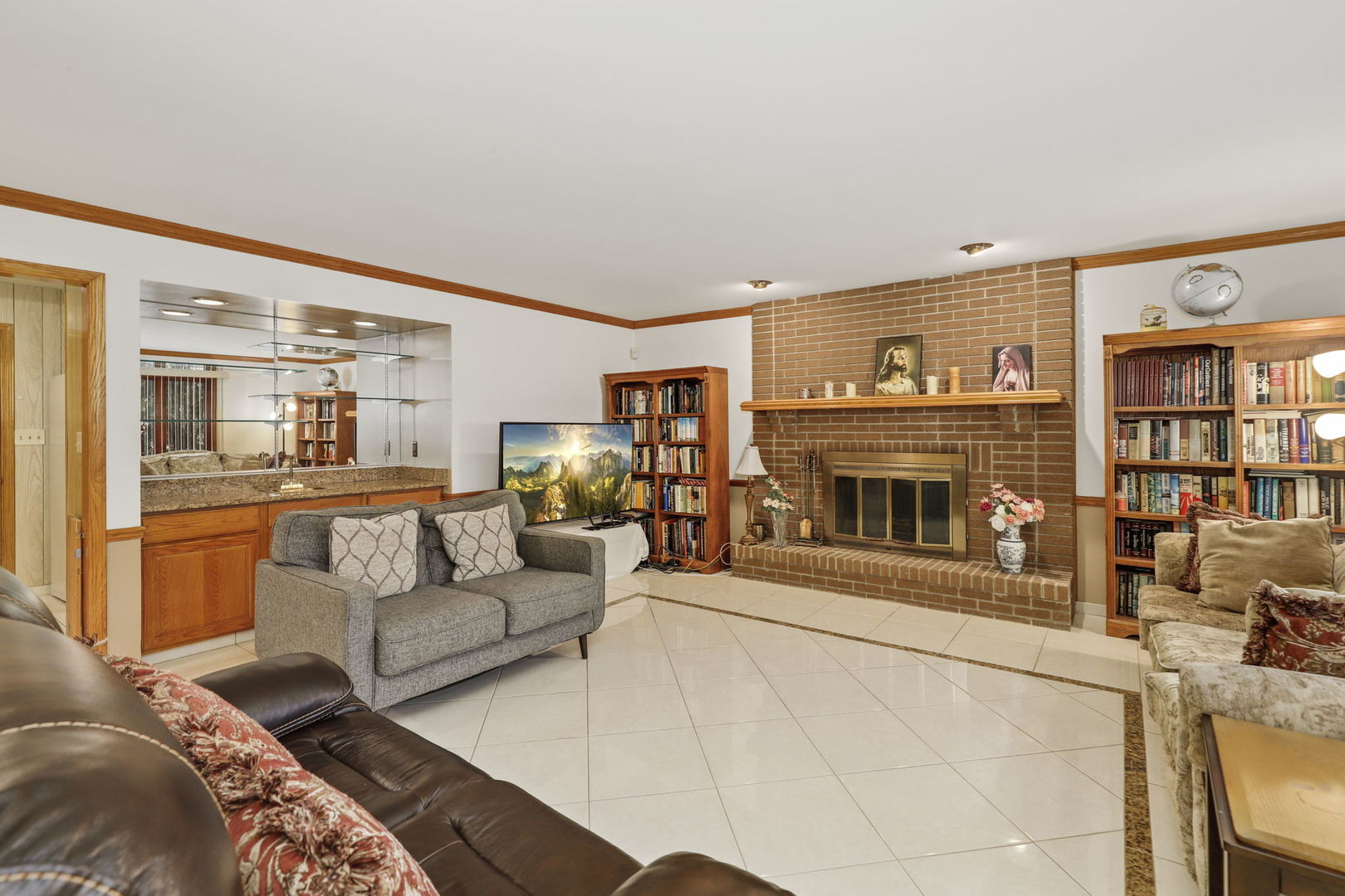 780 94th Street Burr Ridge, IL 60527 - Photo 3 of 53 a living room with furniture and a fireplace