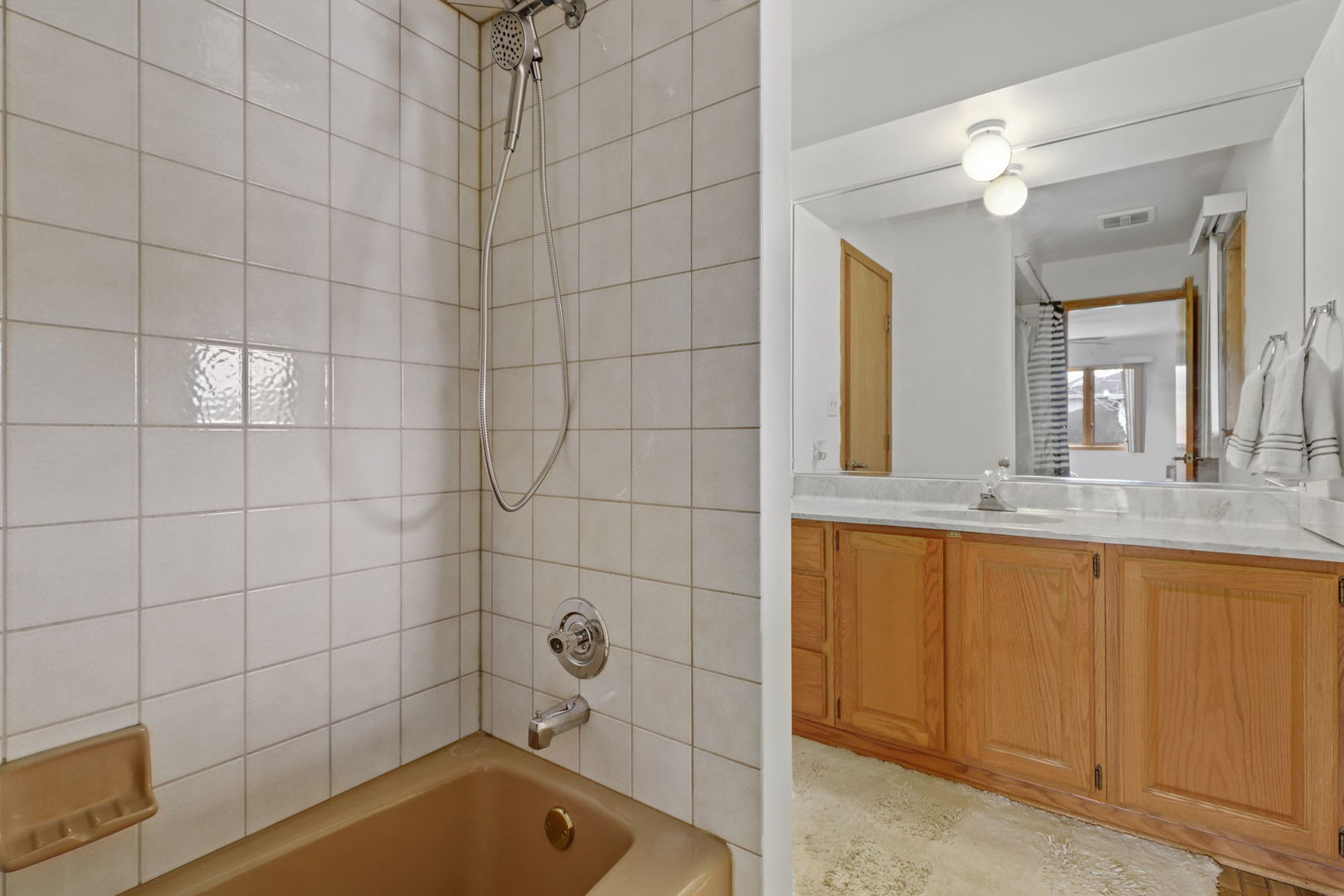 780 94th Street Burr Ridge, IL 60527 - Photo 33 of 53 a bathroom with a tub and sink