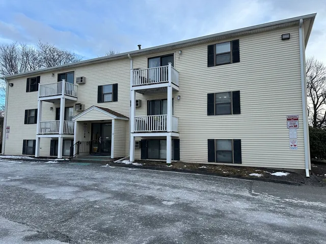 $224,900 | 15 Houghton Street, Unit 9, Worcester, MA 01604