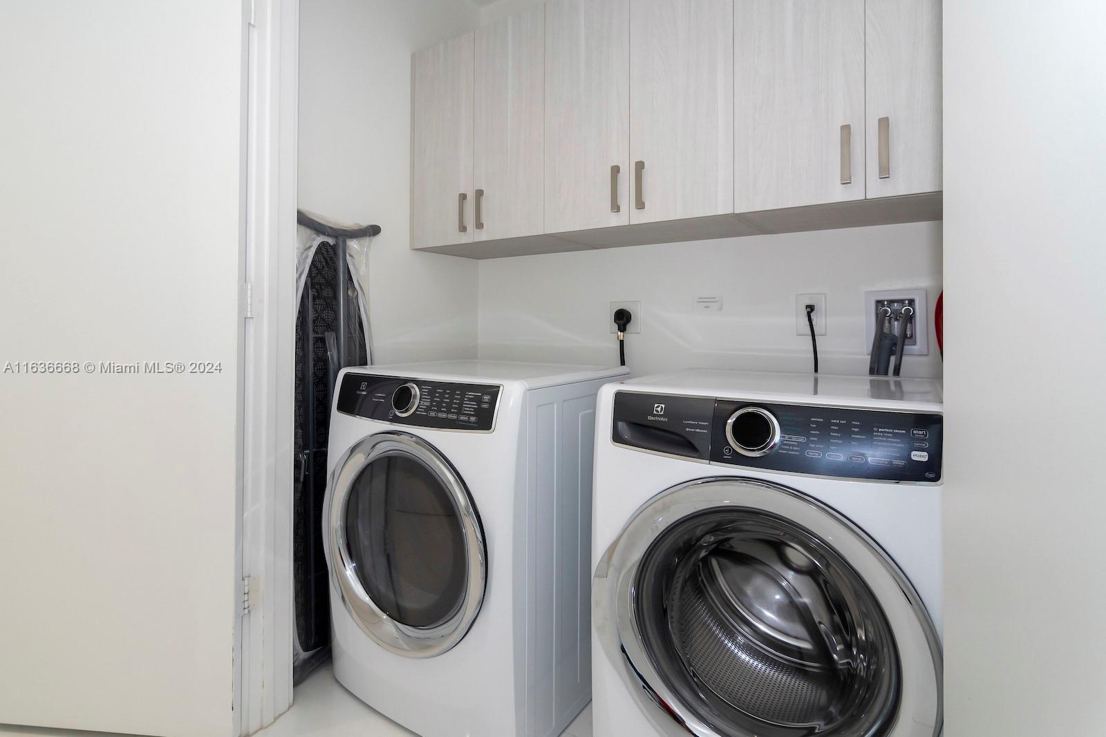 851 Northeast 1st Avenue, Unit 1710 Miami, FL 33132 - Photo 26 of 26 a utility room with dryer and washer