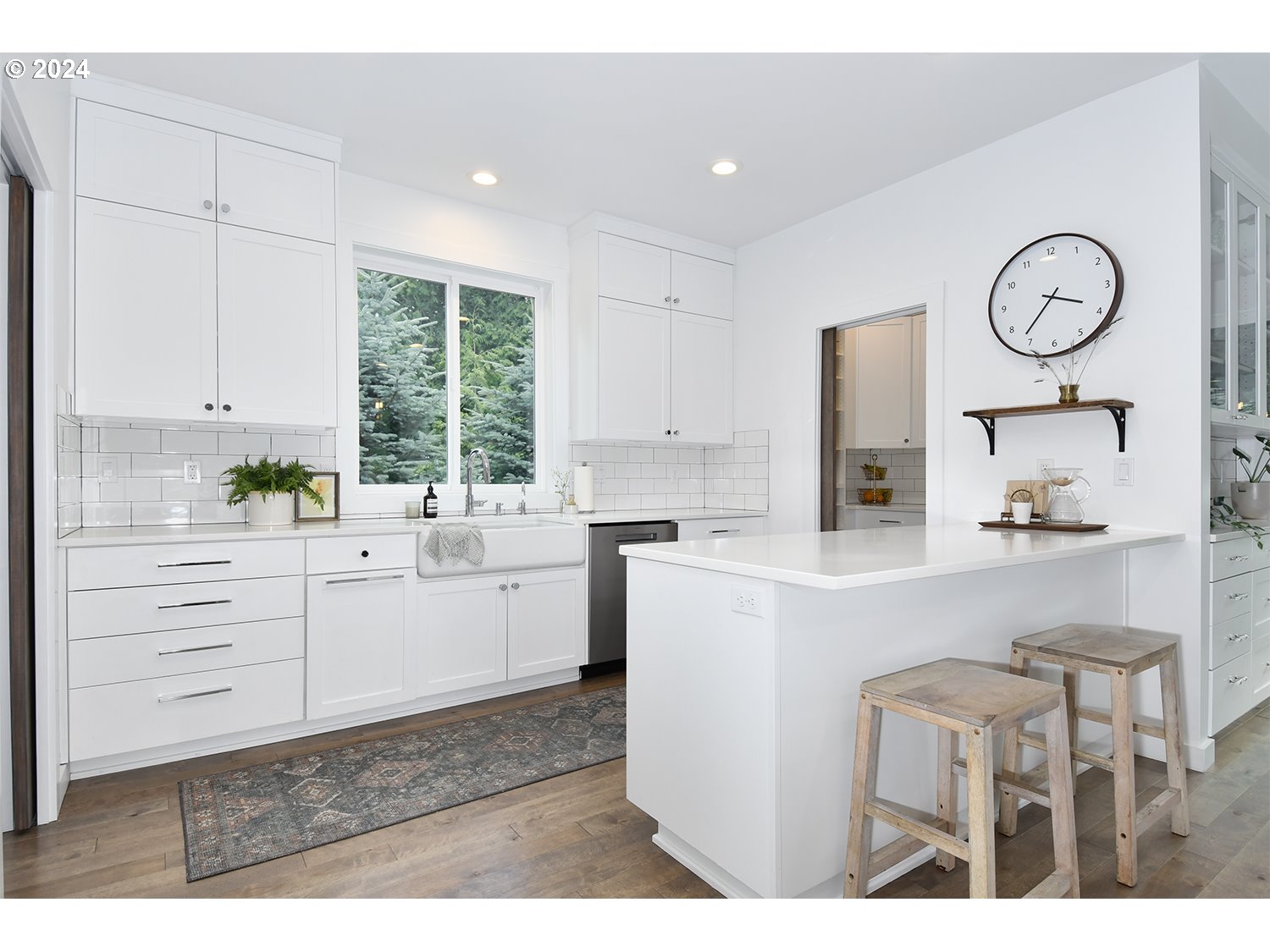 774 Southeast 25th Street Gresham, OR 97080 - Photo 14 of 39 a kitchen with cabinets appliances and a window
