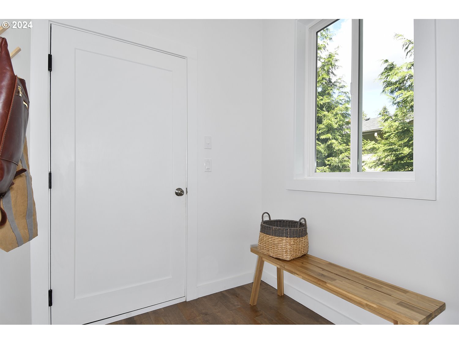 774 Southeast 25th Street Gresham, OR 97080 - Photo 16 of 39 a view of workspace with window