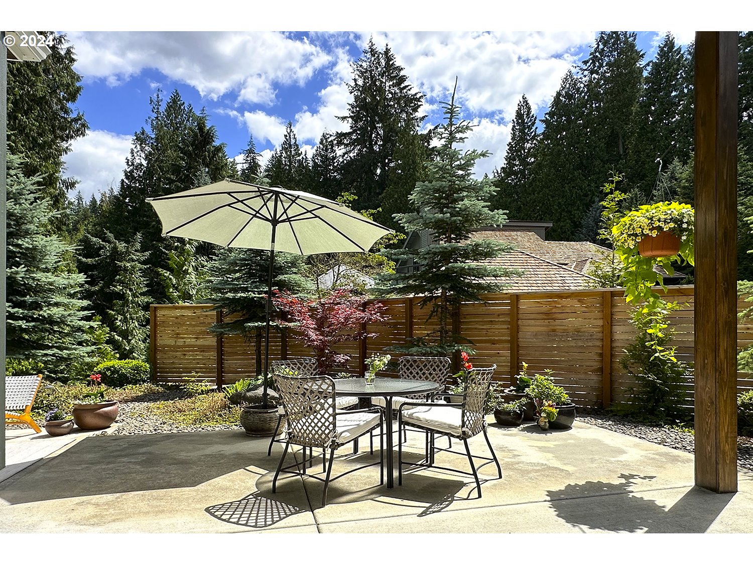 774 Southeast 25th Street Gresham, OR 97080 - Photo 34 of 39 a view of a chairs and tables in the patio