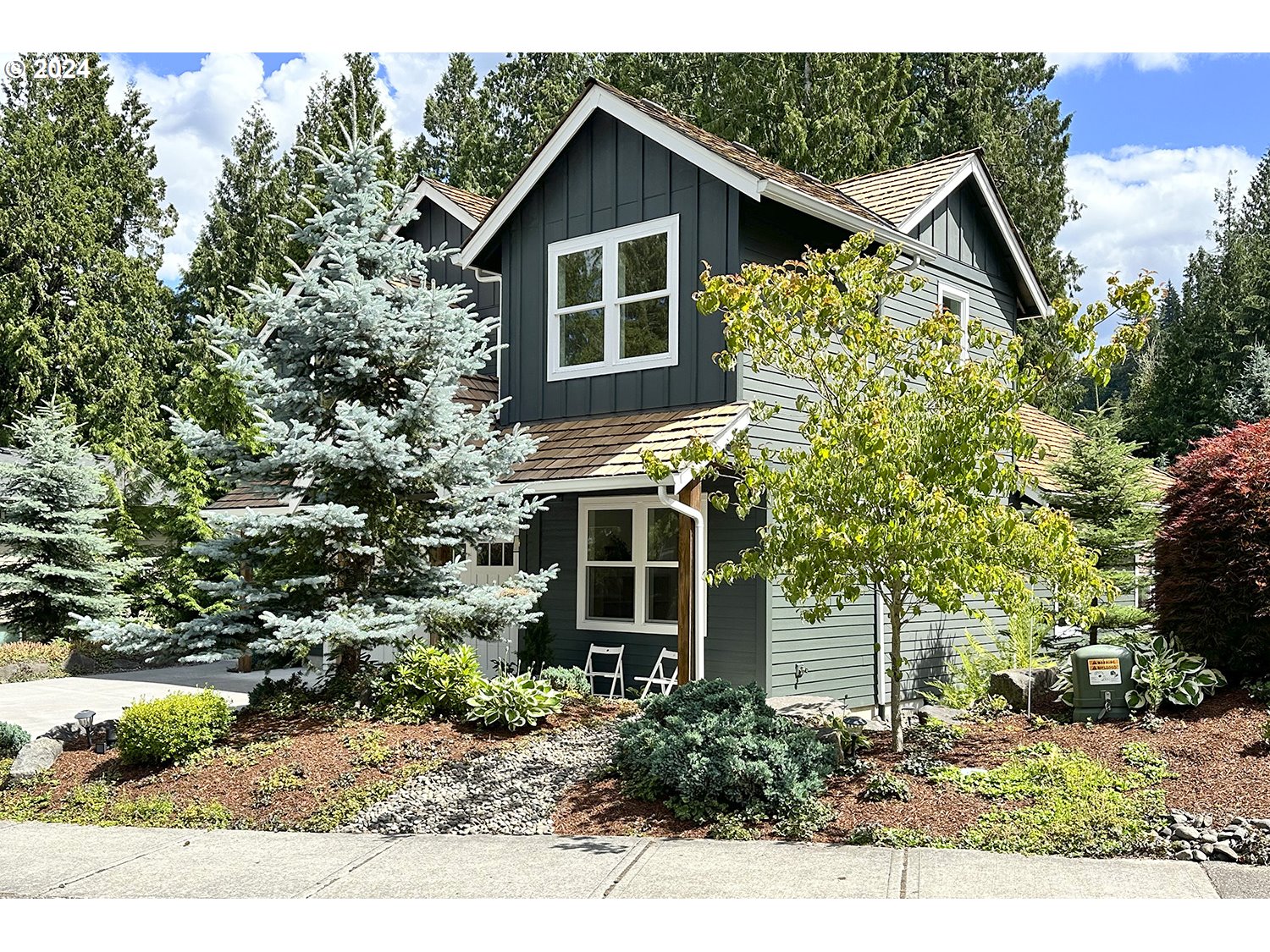774 Southeast 25th Street Gresham, OR 97080 - Photo 37 of 39 a front view of a house with garden