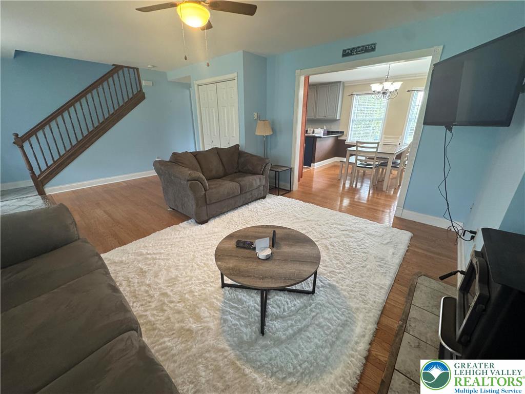 18 Cub Lane Jim Thorpe, PA 18229 - Photo 28 of 58 a living room with furniture and a lamp