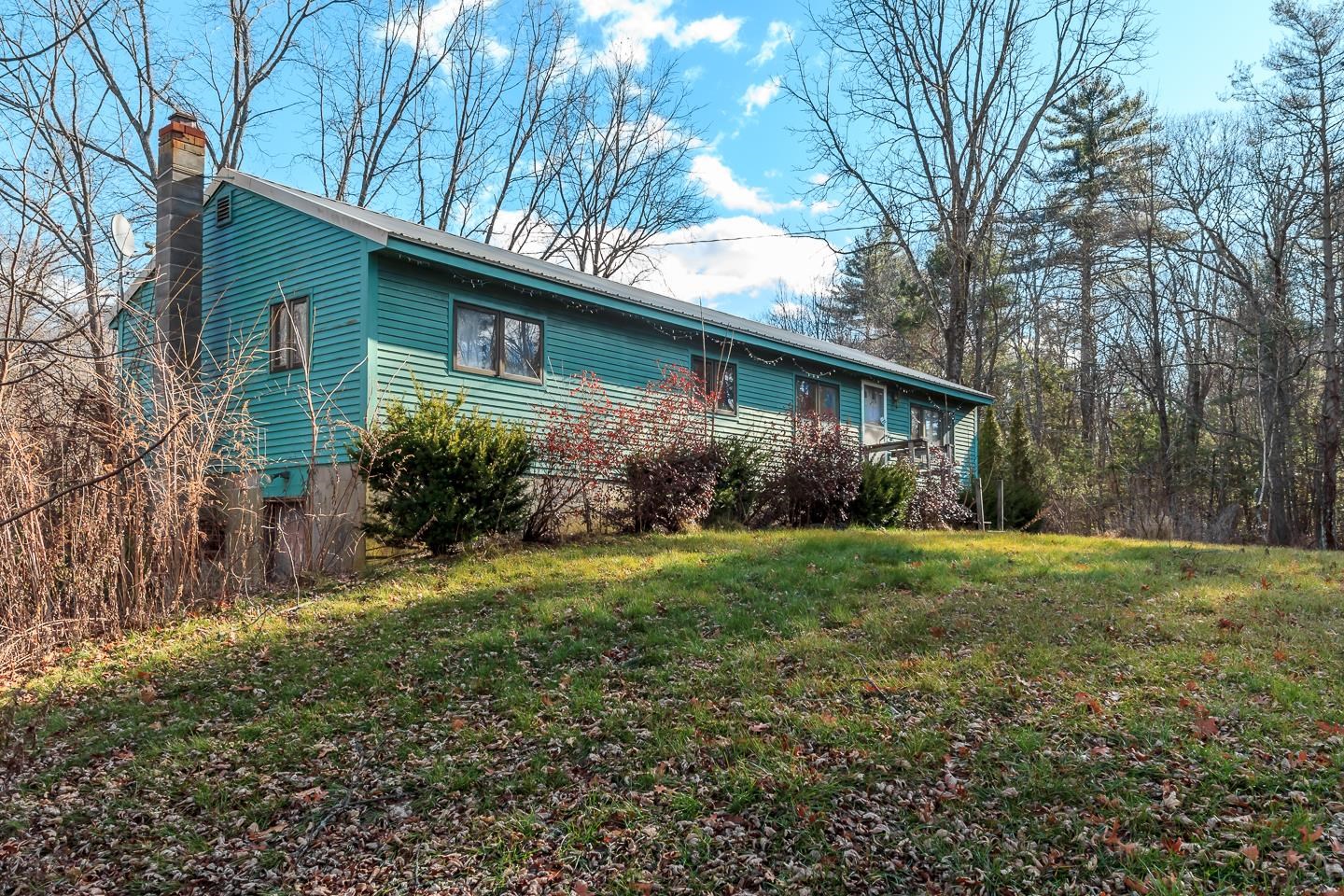 396 Dearborn Road Auburn, NH 03032 - Photo 2 of 11