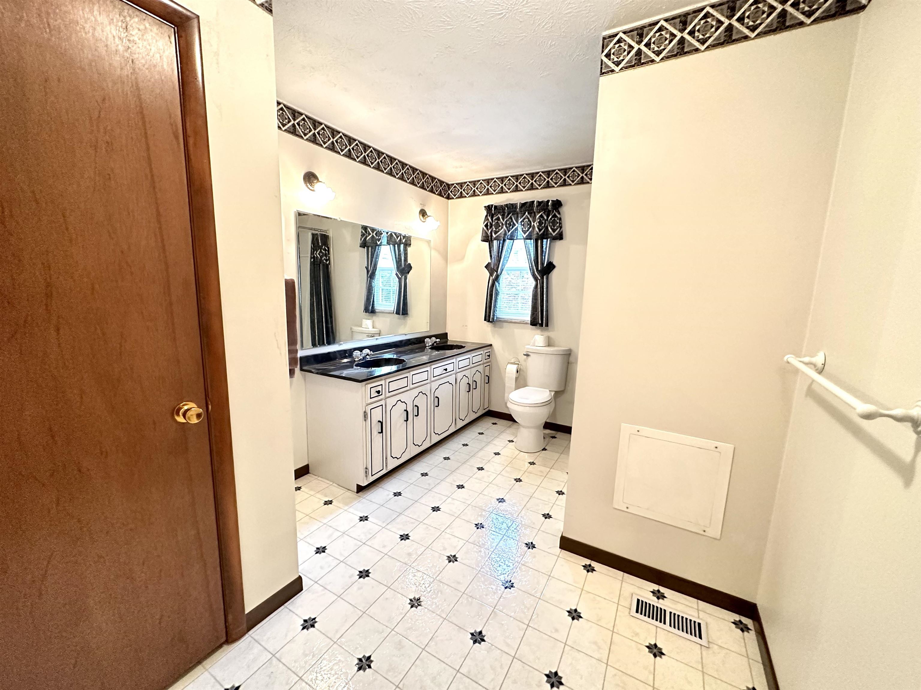 2235 East Thompson Road Ashland, KY 41102 - Photo 11 of 24