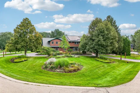 $1,250,000 | 10 Elm Street, Hawthorn Woods, IL 60047