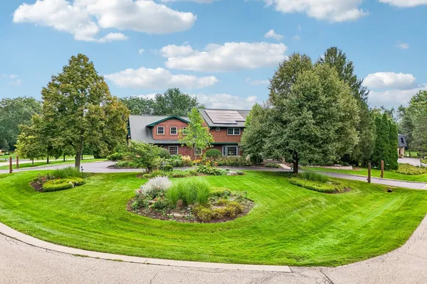 $1,250,000 | 10 Elm Street, Hawthorn Woods, IL 60047