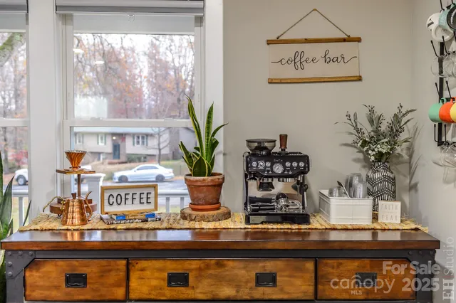 a view of room with a potted plant
