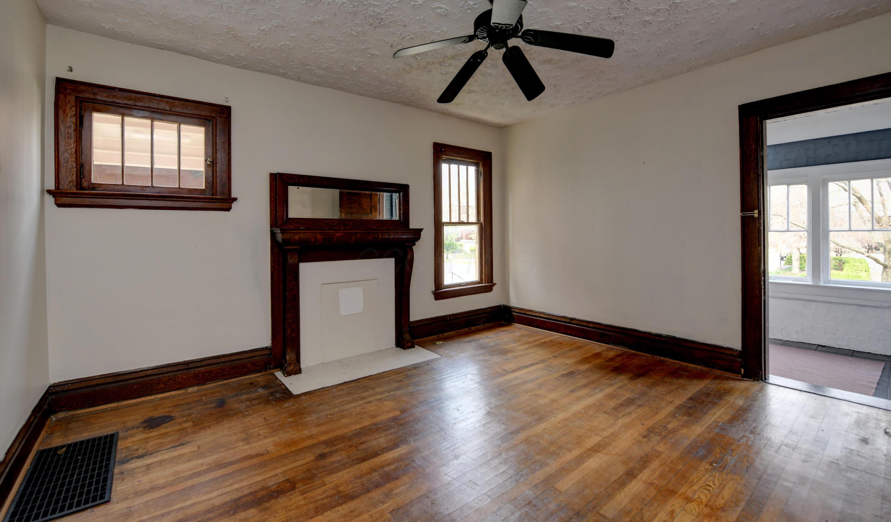 977 Bryden Road Columbus, OH 43205 - Photo 27 of 60 Unit 2- Second Bedroom (2)