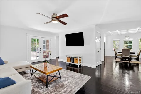 $1,299,000 | 193 Woodbury Road, Woodbury, NY 11797