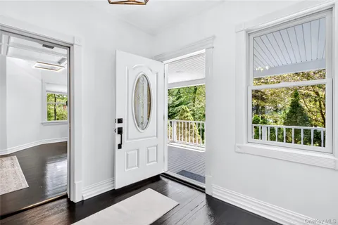 $1,299,000 | 193 Woodbury Road, Woodbury, NY 11797