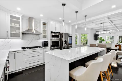 $1,299,000 | 193 Woodbury Road, Woodbury, NY 11797