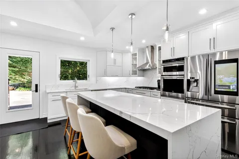 $1,299,000 | 193 Woodbury Road, Woodbury, NY 11797
