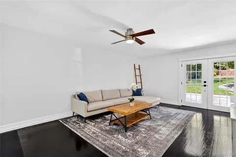 $1,299,000 | 193 Woodbury Road, Woodbury, NY 11797