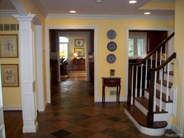 833 Whittier Road Grosse Pointe, MI 48230 - Photo 2 of 22 Foyer