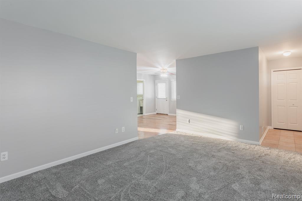 29030 Springstead Street Gibraltar, MI 48173 - Photo 13 of 23