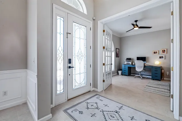 a view of a livingroom with furniture and a ceiling fan