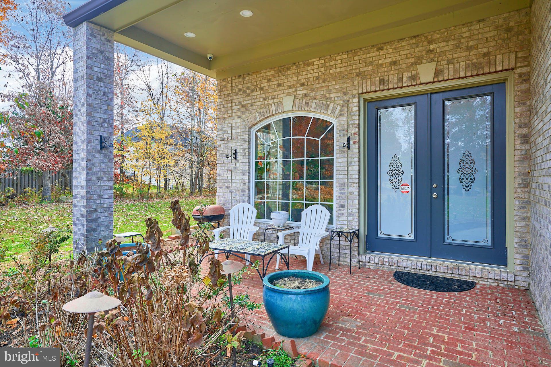 12815 Braddock Road Clifton, VA 20124 - Photo 5 of 21 Guest House porch