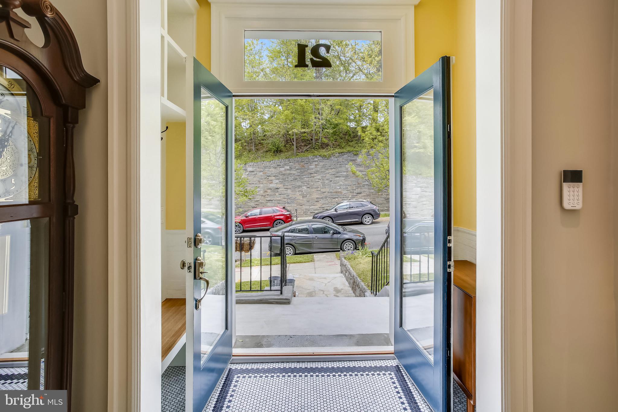 21 V Street Northeast Washington, DC 20002 - Photo 3 of 63